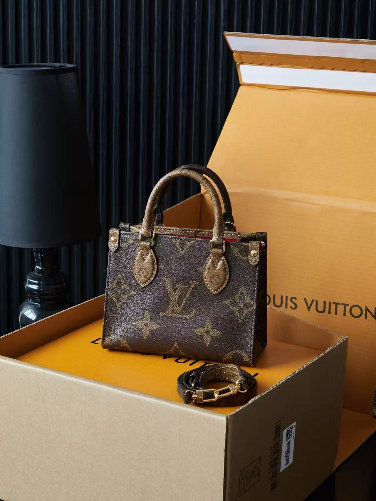 LV Petit Sac Plat